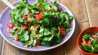 Strawberry Mâche Salad 