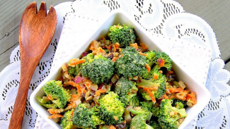 Vegan Broccoli Salad 